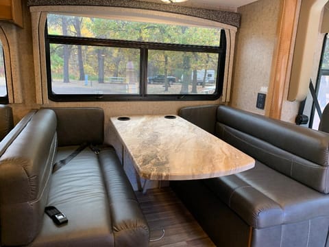 2019 Thor Motor Coach Miramar 37.1 Drivable vehicle in West Covina