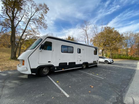 1989 Van American GMG Cobra Malibu Motor Home Drivable vehicle in Perry Township