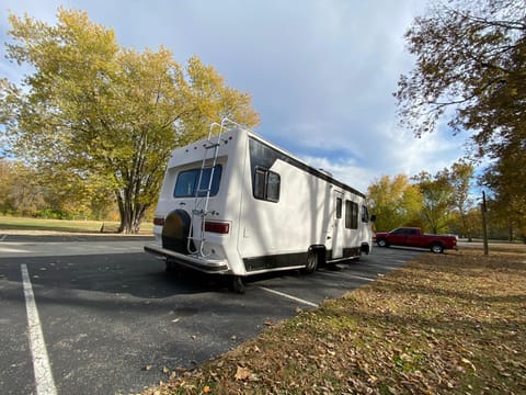 1989 Van American GMG Cobra Malibu Motor Home Drivable vehicle in Perry Township