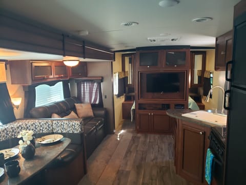 Jolly Rogers' Special Discount Pricing!!!  True luxury living on wheels for glamping outdoors. Towable trailer in Ocala