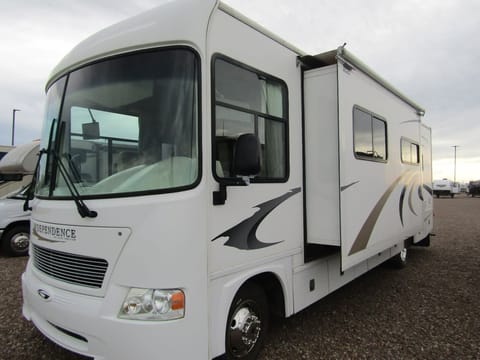 2006 Gulf Stream RV Independence 8357 Drivable vehicle in Great Falls