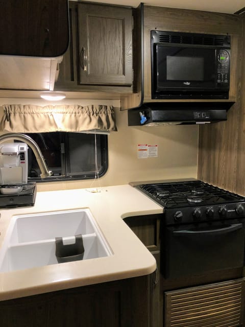 Mancias Making Memories RV Rental Towable trailer in Wolfforth