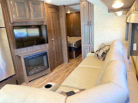 2018 Coachmen RV Mirada 35LS Drivable vehicle in Lake Wylie