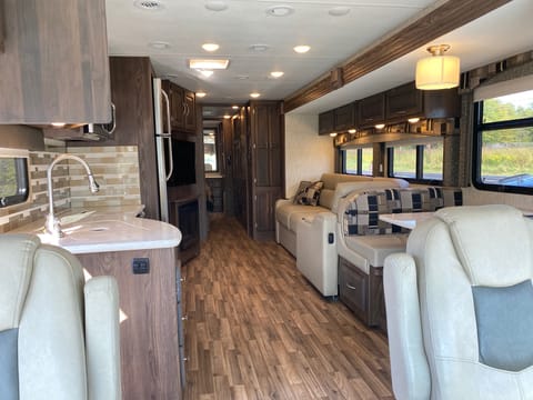 2018 Coachmen RV Mirada 35LS Drivable vehicle in Lake Wylie