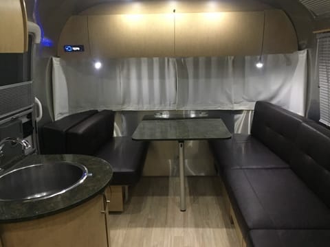 Vacation with Ease in this Classic Airstream Tráiler remolcable in Carson City
