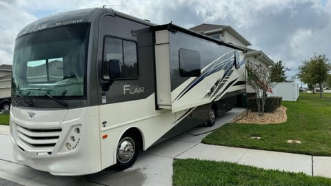 2021 Fleetwood RV Flair 29M Drivable vehicle in Mount Dora