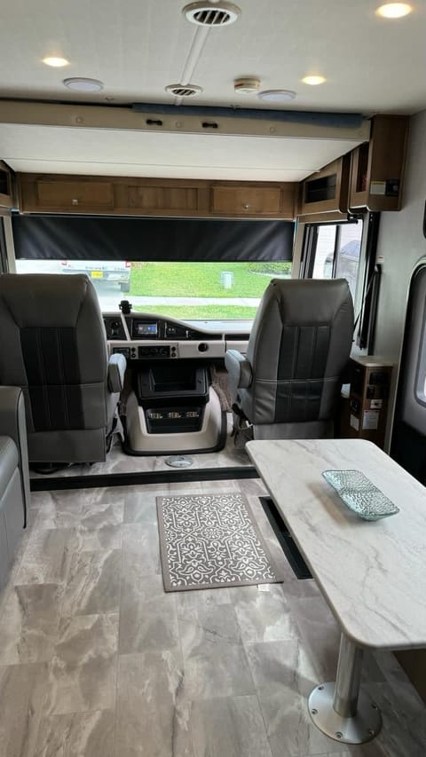 2021 Fleetwood RV Flair 29M Drivable vehicle in Mount Dora