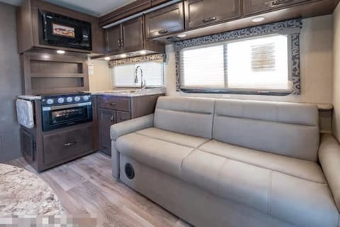 2020 Thor Motor Coach Four Winds 30D Véhicule routier in Monrovia