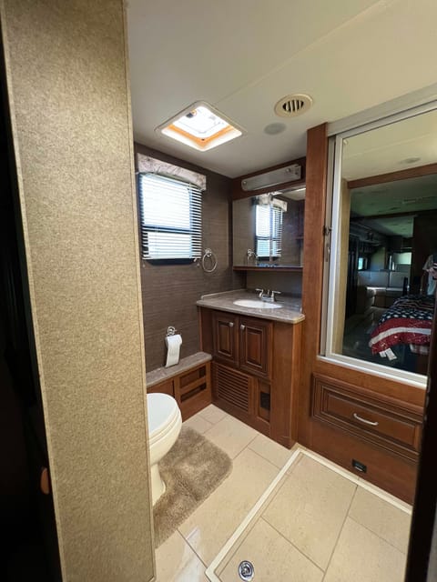Pet friendly,  spacious RV perfect for tailgating! Drivable vehicle in Enterprise
