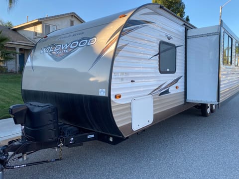 2018 Forest River RV Wildwood X-Lite 282QBXL Rimorchio trainabile in Colton