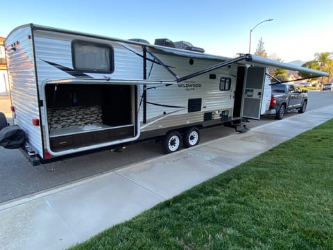 2018 Forest River RV Wildwood X-Lite 282QBXL Towable trailer in Colton