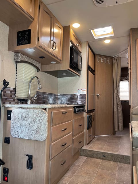 Ultra Clean 2018 Thor Chateau 22B Véhicule routier in Yorba Linda