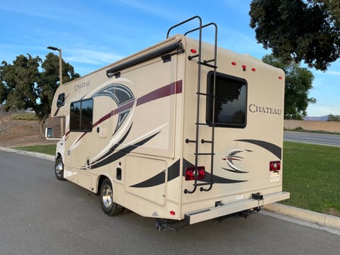 Ultra Clean 2018 Thor Chateau 22B Véhicule routier in Yorba Linda