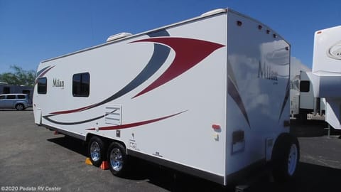 Sleeps up to to 8 - 24' Milan Towable trailer in Phoenix