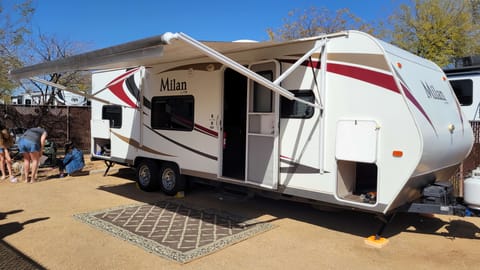 Sleeps up to to 8 - 24' Milan Towable trailer in Phoenix