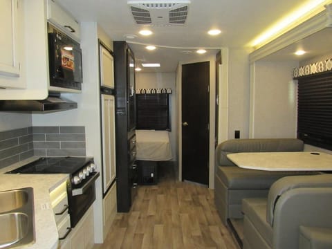 2021 Jayco Redhawk 26XD Luxury Life Road Living Drivable vehicle in Terrytown