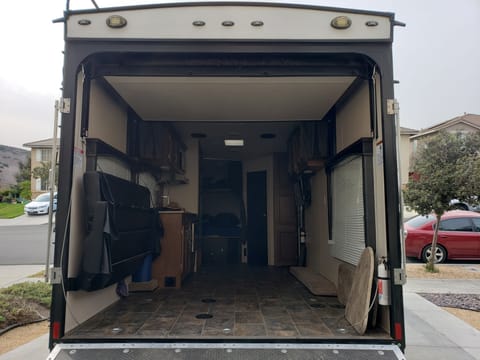 2017 Forest River RVShockwave T18CBMX Fam Friendly Tráiler remolcable in San Ysidro