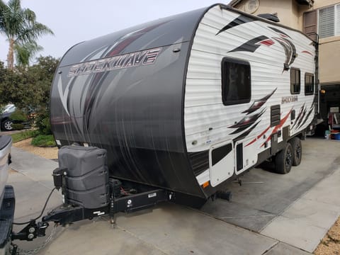 2017 Forest River RVShockwave T18CBMX Fam Friendly Remorque tractable in San Ysidro