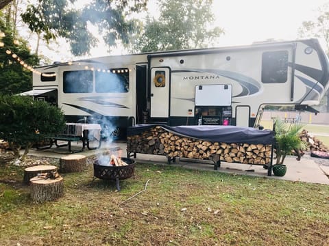 Big Family RV Rental Towable trailer in Chula Vista