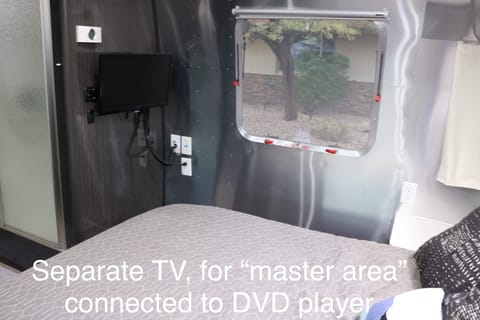 2014 Airstream RV International 27FBQ Onyx Towable trailer in Paradise Valley
