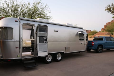 2014 Airstream RV International 27FBQ Onyx Tráiler remolcable in Paradise Valley