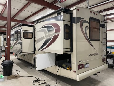 2017 Forest River RV Georgetown 3 Series 30X3 Drivable vehicle in Kettering