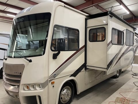 2017 Forest River RV Georgetown 3 Series 30X3 Drivable vehicle in Kettering