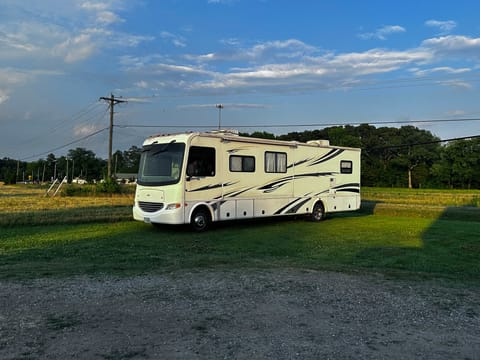 2007 Coachmen RV Mirada 35DS Drivable vehicle in Suffolk