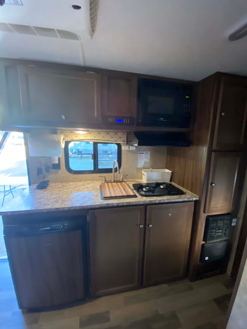 2018 Viking Ultra-Lite 17BHS Towable trailer in Clovis