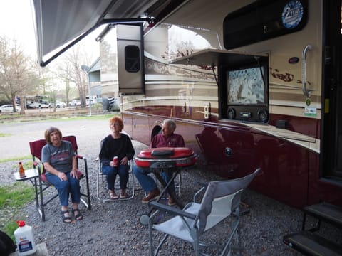 Louisiana Lady full of amenities and pet friendly Drivable vehicle in Hammond