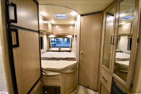 2021 Thor Motor Coach Chateau 22E "NEW" Drivable vehicle in Fullerton