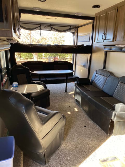 2017 Pacific Coachworks Powerlite XL 27FBXL Towable trailer in Yucca Valley