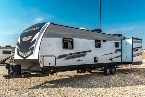 2020 Cruiser Radiance Ultra Lite 32BH Towable trailer in Culpeper