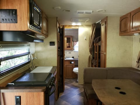 2013 Forest River RV Flagstaff Micro Lite 25BH Tráiler remolcable in Oakdale