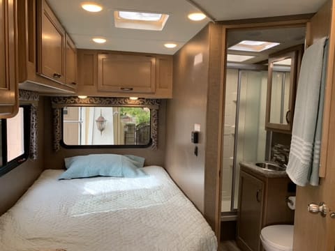 2019 Thor Four Winds 23U S1 Véhicule routier in North Tustin