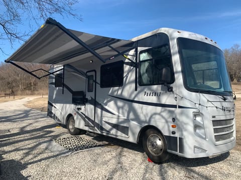 2021 Coachmen Pursuit 27XPS "Ruby" Drivable vehicle in Kansas City