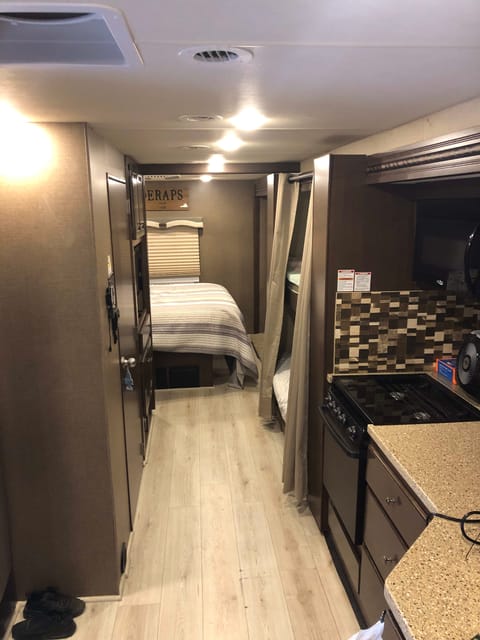 2018 Thor Motor Coach Windsport 34J (Bunkhouse) Drivable vehicle in Chesapeake