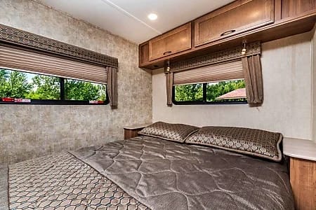 2020 Gulf Stream RV Conquest Class C 63111 Drivable vehicle in Bolingbrook