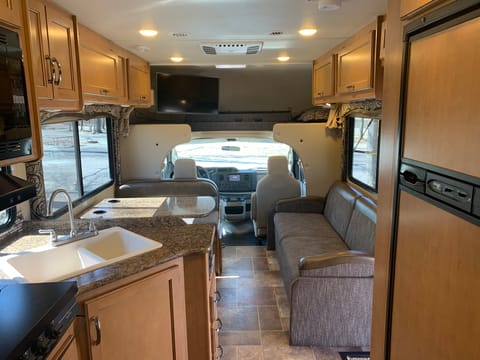 2017 Thor Motor Coach Four Winds 26B Drivable vehicle in Bardstown