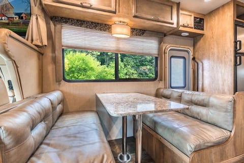 2018 Gulf Stream RV Conquest Class C 63111 Drivable vehicle in Bolingbrook