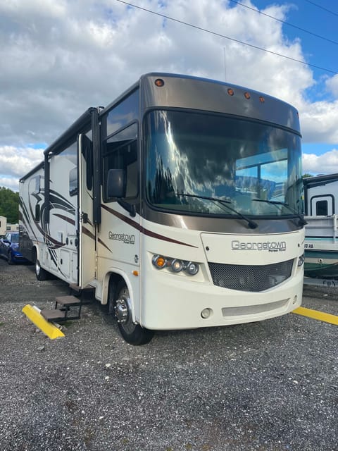 2017 Forest River RV Georgetown 364TS Drivable vehicle in Oviedo