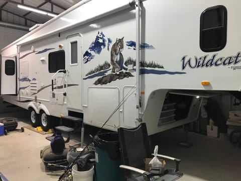 2008 Forest River RV Wildcat 32QBBS Towable trailer in Lake Texoma