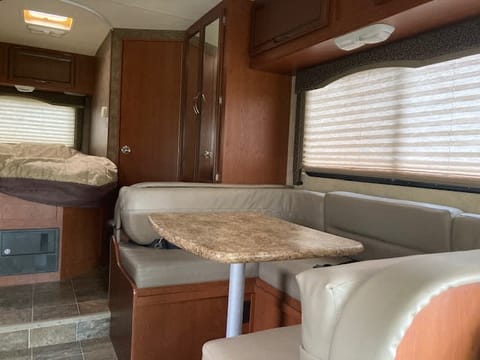 2013 Thor Motor Coach Four Winds 22E Drivable vehicle in Spring