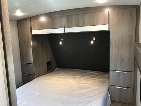Very Spacious 2021 Grand Design Imagine 3110BH Towable trailer in Lake Dallas