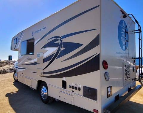 24 Ft Class C Sleeps 6 and easy to park!! Drivable vehicle in Pacific Grove