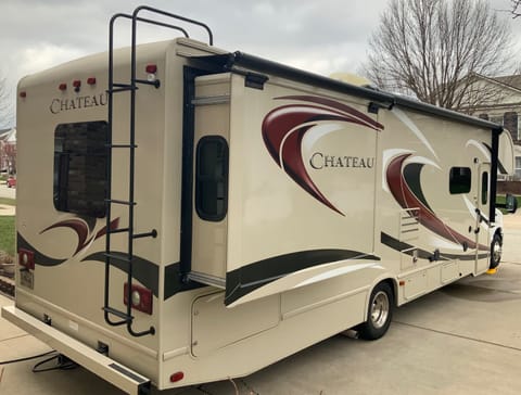Class C - Fully Stocked - Theater Seats - 4K TVs Drivable vehicle in Fishers