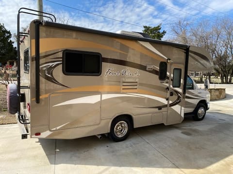 Chuck and Tammy’s 2013 Four Winds 22E Drivable vehicle in Weatherford