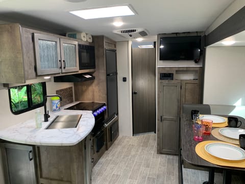 2021 Venture RV Sonic SN220VBH Towable trailer in Marysville