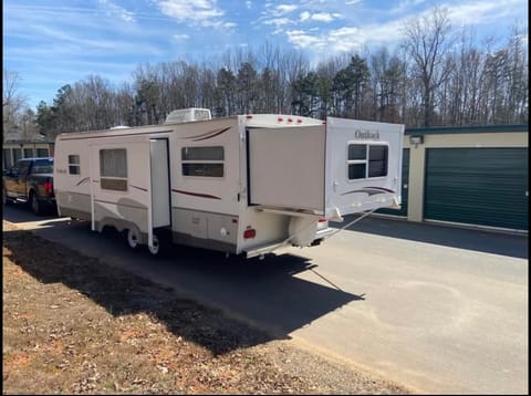 Pet Friendly, Delivery Available, 2006 Outback Towable trailer in Fort Mill