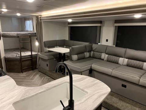 STUNNING Forest River Salem Cruise Lite 263BHXL Remorque tractable in Chino